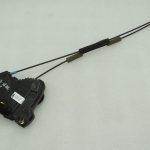 Toyota Avensis T27 Sedans Priekšējā kreisā durvju slēdzene 69040-02210 priekšējā kreisā slēdzene