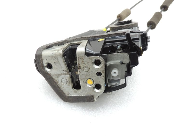 Toyota Avensis T27 Sedans Aizmugures kreiso durvju slēdzene 69060-05050 Aizmugures kreiso durvju slēdzene