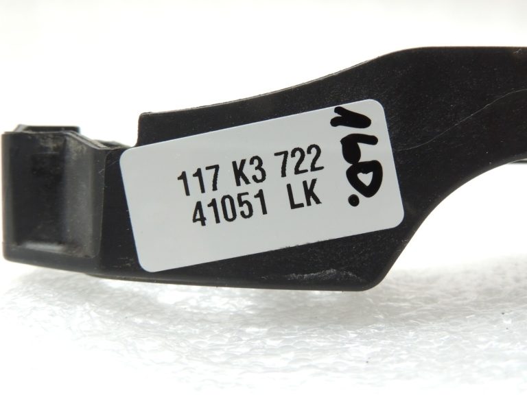 Toyota Hilux VII Aizmugurējās labās ārdurvju roktura rāmja kronšteins 69203-0K020