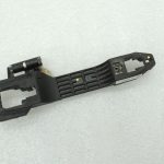 Toyota Hilux VII Priekšējā labās puses ārdurvju roktura rāmja kronšteins 69201-02050
