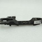Toyota Hilux VII Priekšējā labās puses ārdurvju roktura rāmja kronšteins 69201-02050