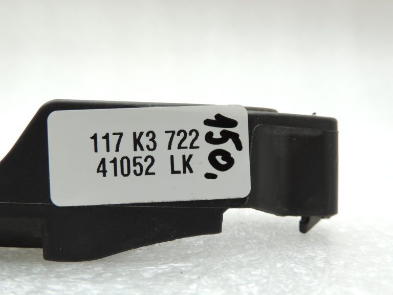 Toyota Hilux VII Priekšējā labās puses ārdurvju roktura rāmja kronšteins 69201-02050