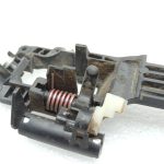 Toyota Hilux VII Priekšējā labās puses ārdurvju roktura rāmja kronšteins 69201-02050