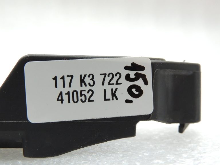 Toyota Hilux VII Priekšējā labās puses ārdurvju roktura rāmja kronšteins 69201-02050
