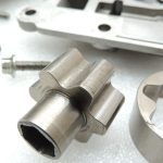 Opel Antara 2.2Cdti A22DM LNQ Eļļas sūknis Vibrācijas amortizators 96992601 25190604
