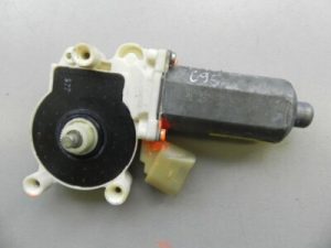 BMW X5 E70 X6 E71 Priekšējā vai aizmugurējā labā loga regulatora motors 67627267692