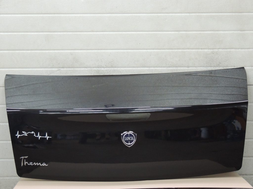 Lancia Thema II LX aizmugurējā bagāžnieka vāka krāsa PX8 melna K68127959AA