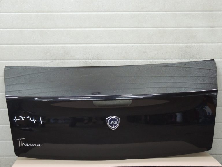 Lancia Thema II LX aizmugurējā bagāžnieka vāka krāsa PX8 melna K68127959AA