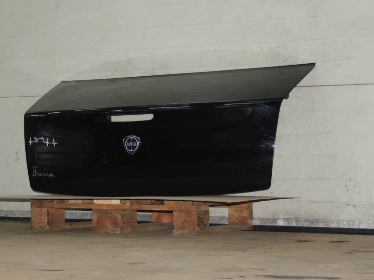 Lancia Thema II LX aizmugurējā bagāžnieka vāka krāsa PX8 melna K68127959AA