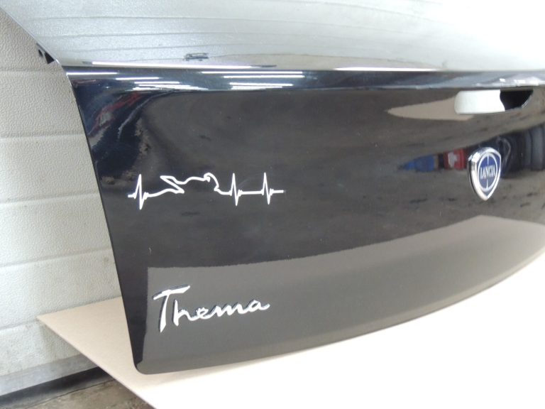 Lancia Thema II LX aizmugurējā bagāžnieka vāka krāsa PX8 melna K68127959AA