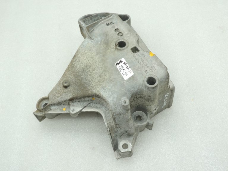 Seat Cupra Leon 1.5TSI DFYA motora stiprinājums labajā pusē 05E199275E Motora stiprinājums
