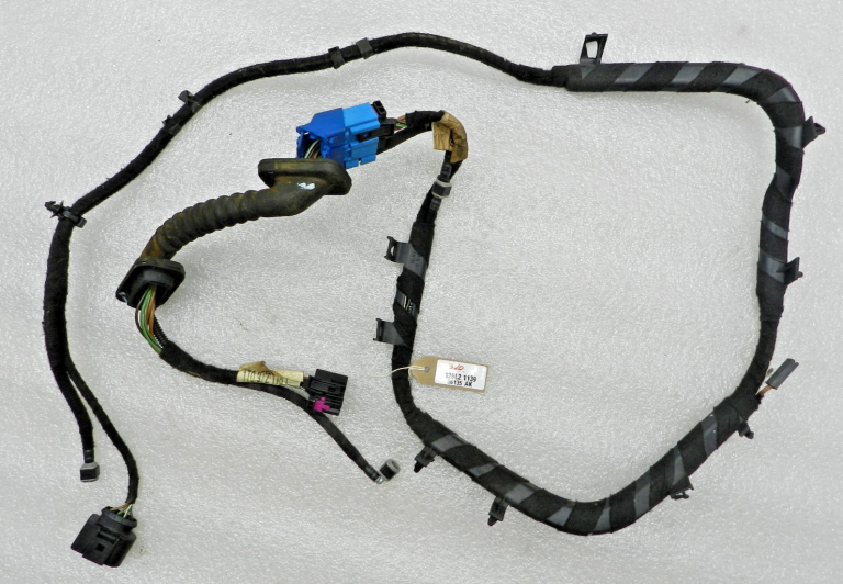 VW Touran aizmugurējo durvju aizmugurējā labā oriģinālā instalācija