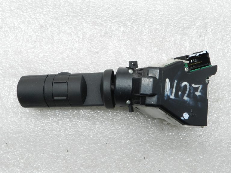 Nissan Qashqai oriģinālais tīrītāju slēdzis