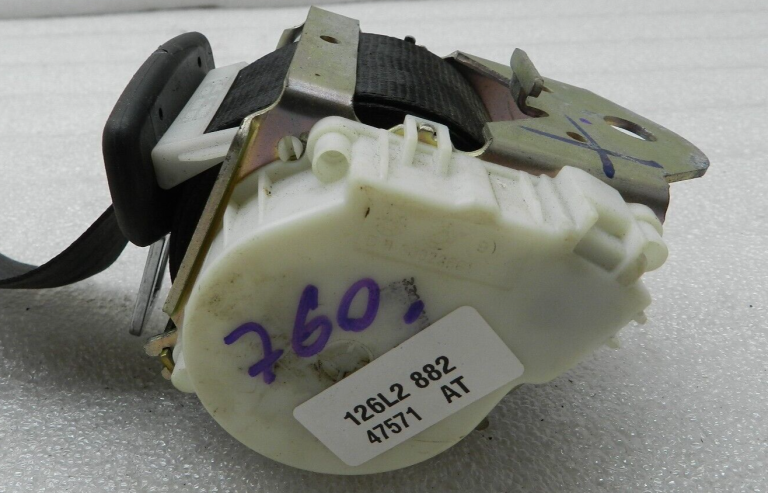 Audi A3 oriģinālā aizmugurējā drošības josta kreisā labā 8P0857805