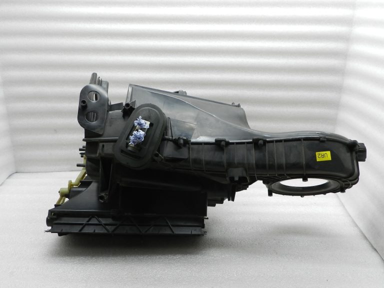 Opel Astra H oriģinālā sildītāja kastes gaisa sadalītājs UR2 93187736
