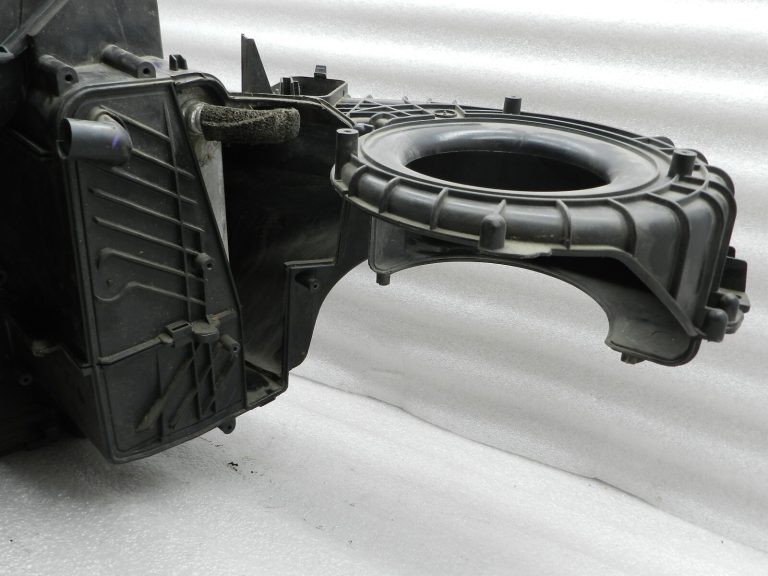 Opel Astra H oriģinālā sildītāja kastes gaisa sadalītājs UR2 93187736