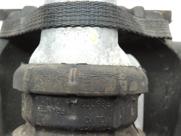 Volvo XC90 II 2.0D D5 D4204T11 165KW Dzinēja stiprinājuma labais kronšteins 31330588