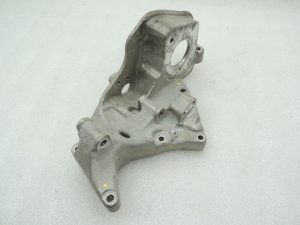 Volvo XC90 II 2.0D D5 D4204T11 165KW Alternatora kronšteins 31480996 31401103