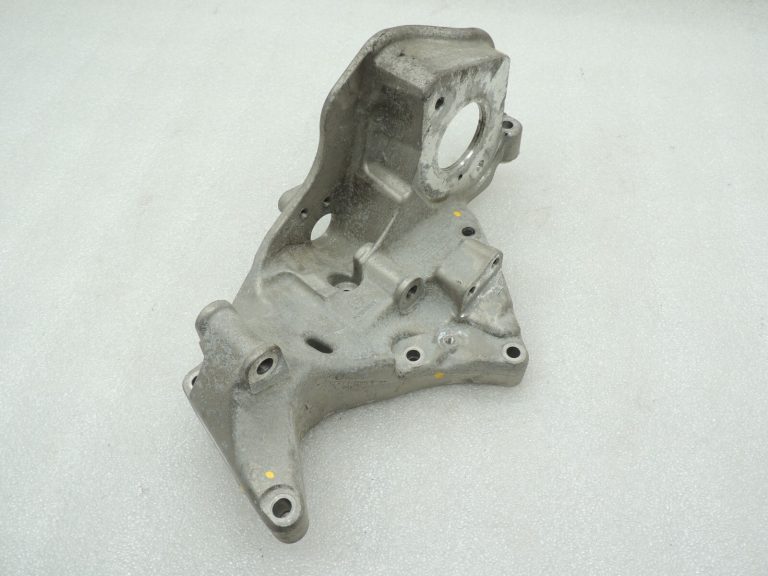 Volvo XC90 II 2.0D D5 D4204T11 165KW Alternatora kronšteins 31480996 31401103