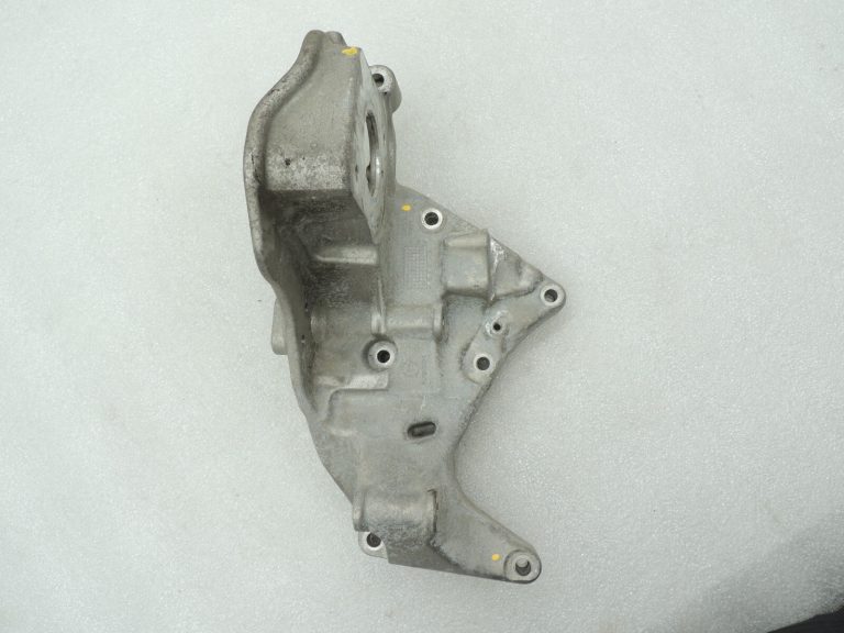 Volvo XC90 II 2.0D D5 D4204T11 165KW Alternatora kronšteins 31480996 31401103