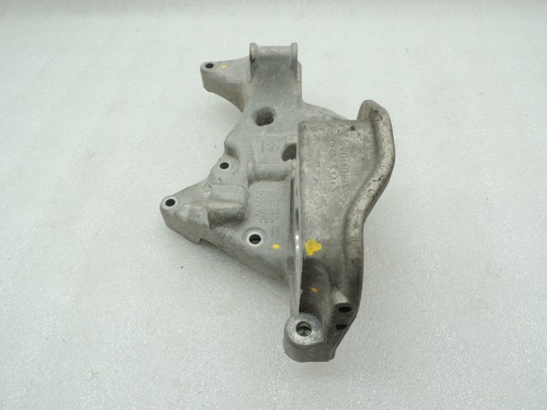 Volvo XC90 II 2.0D D5 D4204T11 165KW Alternatora kronšteins 31480996 31401103