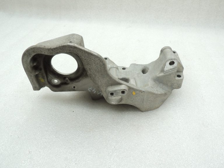 Volvo XC90 II 2.0D D5 D4204T11 165KW Alternatora kronšteins 31480996 31401103