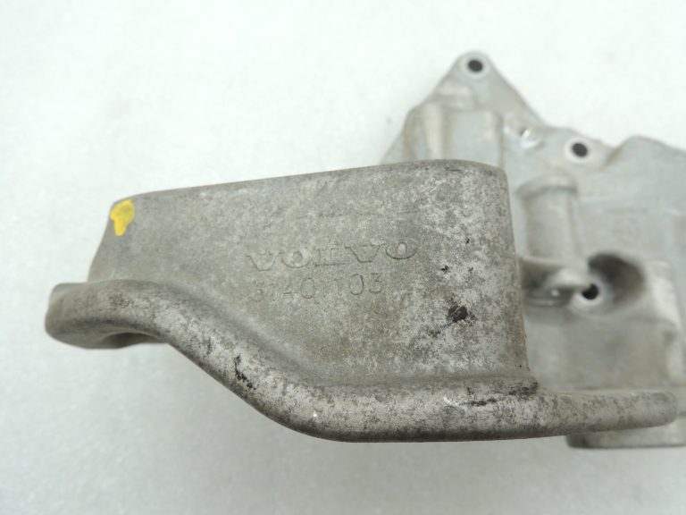 Volvo XC90 II 2.0D D5 D4204T11 165KW Alternatora kronšteins 31480996 31401103