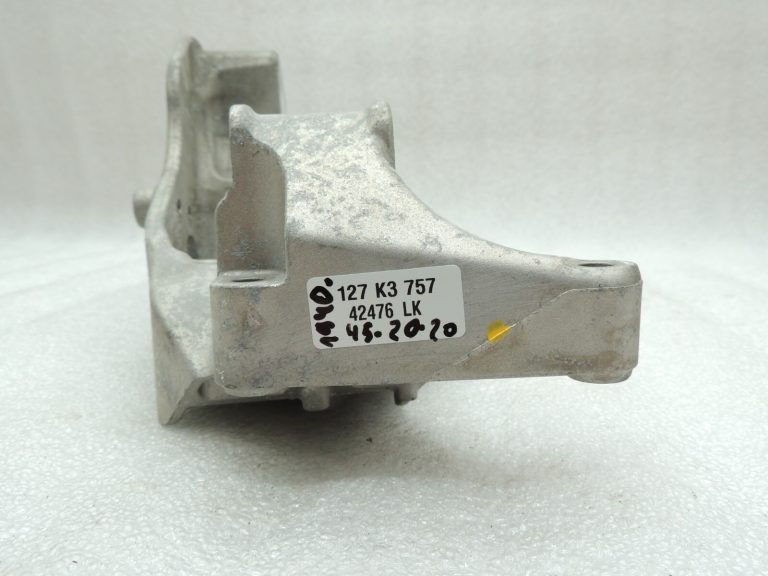 Volvo XC90 II 2.0D D5 D4204T11 165KW Alternatora kronšteins 31480996 31401103