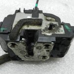 Nissan Qashqai oriģinālā aizmugurējo kreiso durvju slēdzene