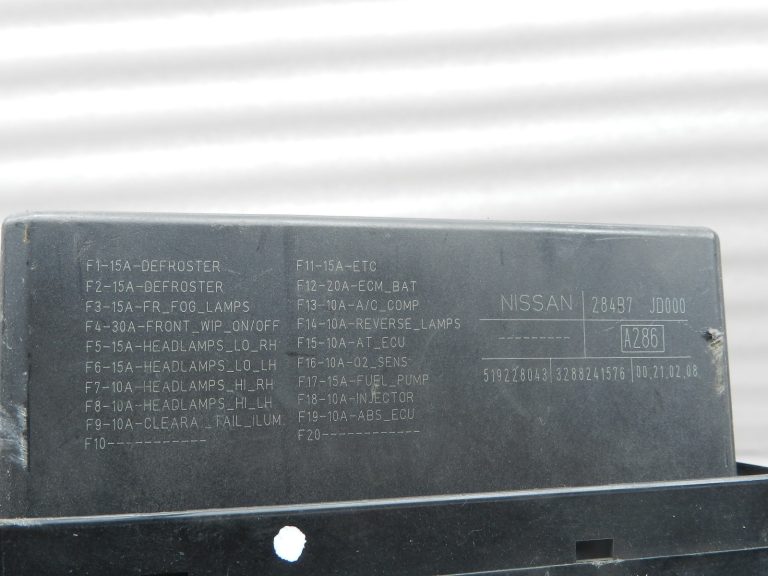 Nissan Qashqai oriģinālā drošinātāju kārba