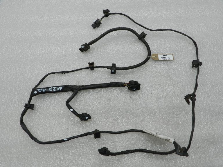 Nissan Qashqai oriģinālā aizmugurējā PDC stāvvietas sensora vadu instalācija