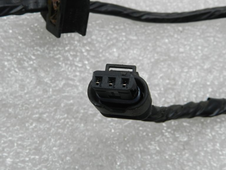 Nissan Qashqai oriģinālā aizmugurējā PDC stāvvietas sensora vadu instalācija