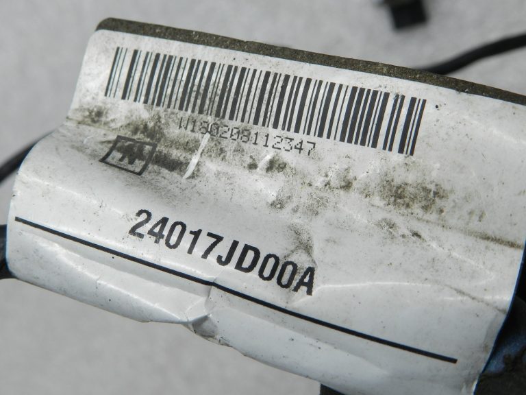 Nissan Qashqai oriģinālā aizmugurējā PDC stāvvietas sensora vadu instalācija