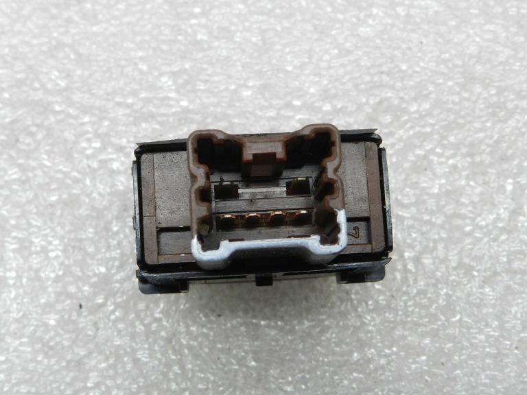 Nissan Qashqai oriģinālais apsildāmo sēdekļu slēdzis