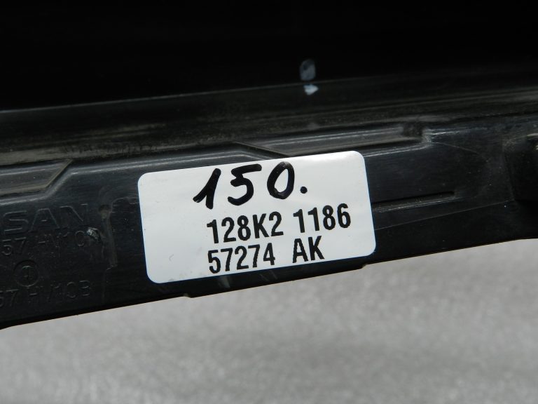 Nissan Qashqai oriģinālais miglas lukturu vāks kreisais