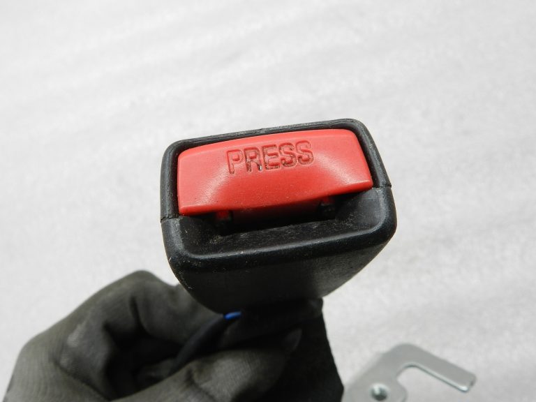 Nissan Renault aizmugurējās kreisās drošības jostas oriģinālā sprādze