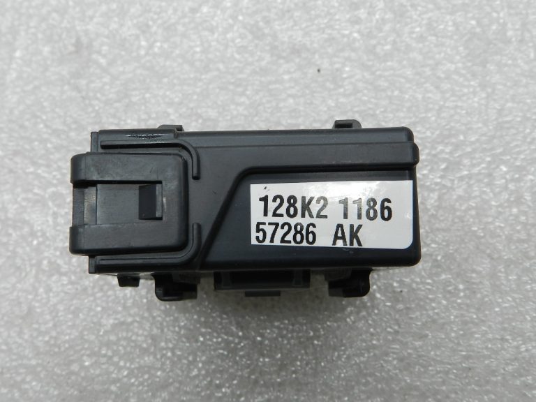 Nissan Qashqai oriģinālais vadības bloks J3
