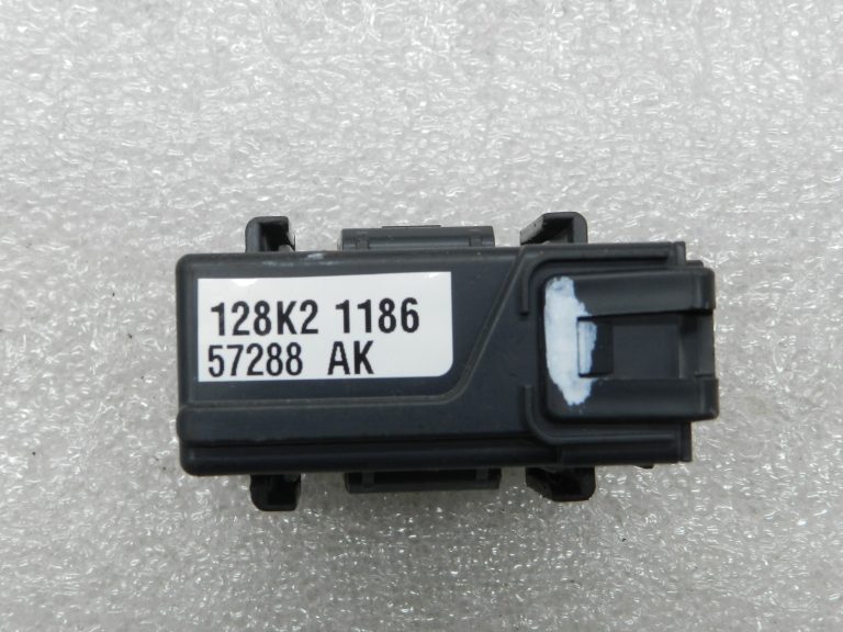 Nissan Qashqai oriģinālais vadības bloks S