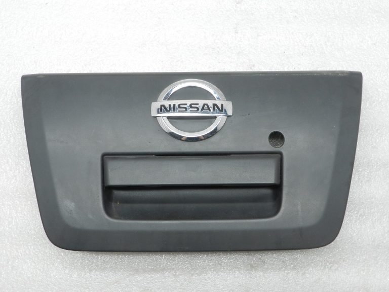 Nissan Navara II oriģinālais aizmugurējo durvju rokturis