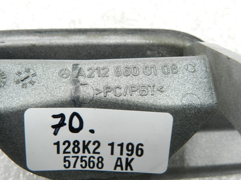 Mercedes W212 Oriģināls priekšējo lukturu mazgātāja vāks kreisais 775