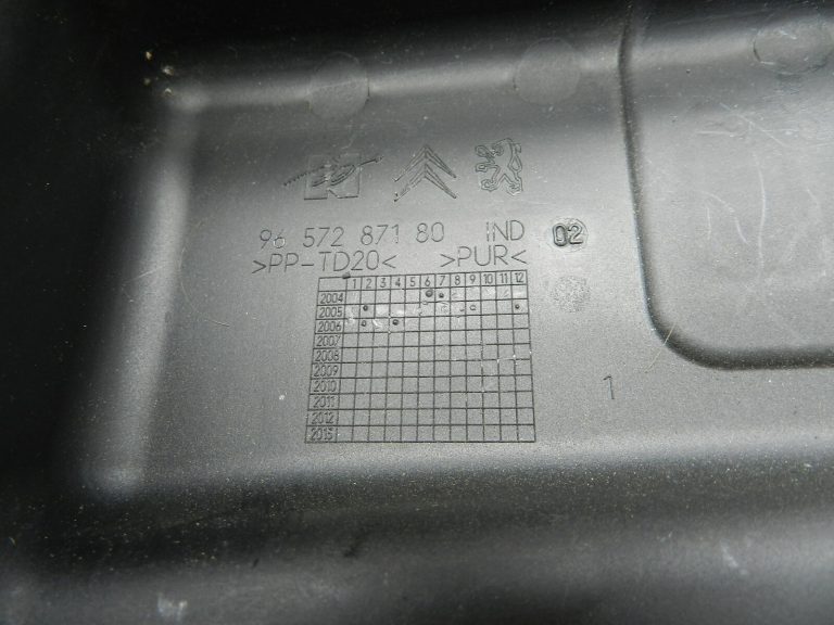 Peugeot 207 oriģinālais pārsegs paneļu centrālā elektrība 9657287180