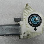 Mercedes Benz A B -Class Logu regulatora motors priekšējais kreisais A1698201542