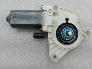 Mercedes Benz A B -Class Logu regulatora motors priekšējais labais