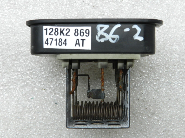 Opel Zafira B oriģinālais salona apsildes rezistors 39090003