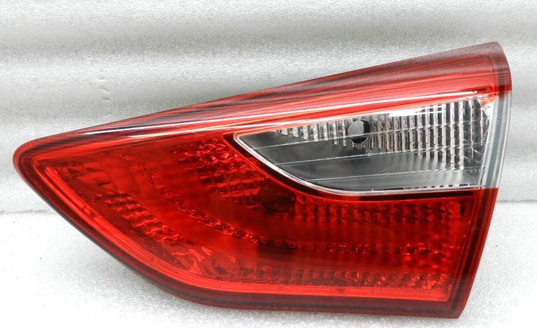 Hyundai i30 oriģinālais aizmugurējais aizmugurējais aizmugurējais bremžu lukturis Aizmugurējā labā puse