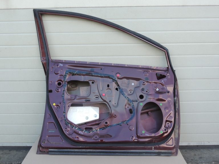 Toyota Avensis T27 Durvju priekšējā kreisā priekšējā kreisā krāsa 3Q7 67002-05070