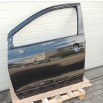Suzuki SX4 S-CROSS priekšējo durvju kreisās puses Cosmic Black ZCE 68002-61M00