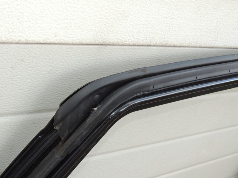 Suzuki SX4 S-CROSS aizmugurējās kreisās durvis Cosmic Black ZCE 68004-61M00