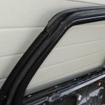 Suzuki SX4 S-CROSS aizmugurējās kreisās durvis Cosmic Black ZCE 68004-61M00