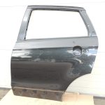 Suzuki SX4 S-CROSS aizmugurējās kreisās durvis Cosmic Black ZCE 68004-61M00